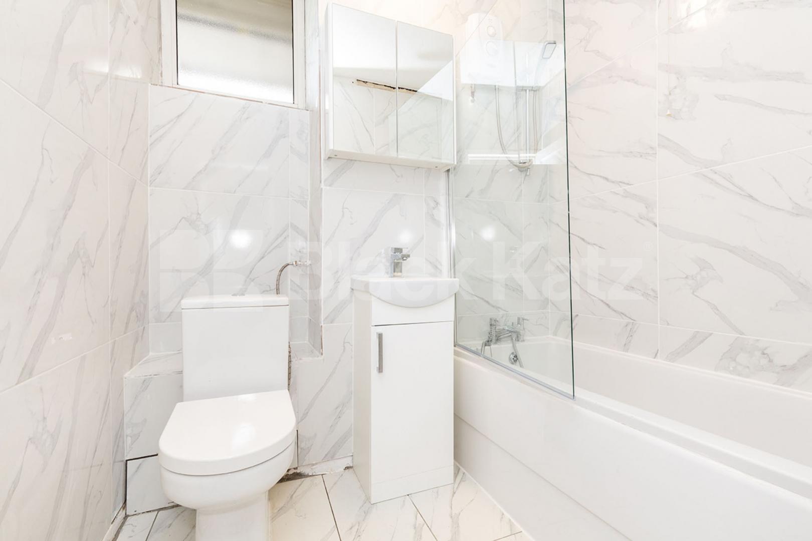 3 double bedroom apartment with balcony and inclusive of heating and hot water Collier Street, Angel / Kings Cross